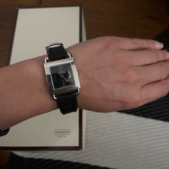 Coach watch - Picture 4 of 4